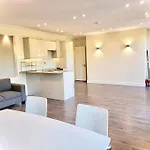 Luxuries 2 Bed Room Flat In Canary Wharf