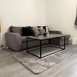Magnificent 2 Bedroom On Tower Bridge