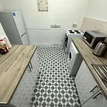 Magnificent 2 Bedroom On Tower Bridge