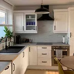 Lovely 1 Bedroom Flat In Zone 1/2 London