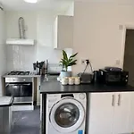 Luxury 1Bed Holiday Flat-10 Minutes From London Bridge & 3Mins Walk To Lewisham Dlr