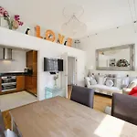 Hobart Home, Spacious 2-Bed Flat In Pimlico