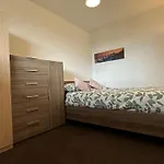 London Rooms In Luxury Apartment