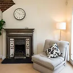 Mews 3 Double Bedroom Hidepark