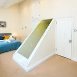 Mews 3 Double Bedroom Hidepark