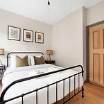 Newly Refurbished Warehouse Cnv 2Br Apt Bermondsey