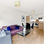 Beautiful Apartment In Surrey Quays
