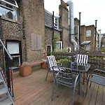 Cheerful 2 Bed Home With Terrace In Central Camden