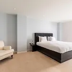 Beautiful 4 Bed Abode Near Imperial Wharf