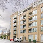 Experience Chiswick In Comfort 2Bd Flat With Ac And Modern Design