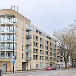 Experience Chiswick In Comfort 2Bd Flat With Ac And Modern Design