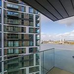 Luxury 1 Bed Apartment With Balcony