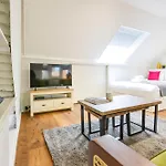 Split Level Studio At West Hampstead By Concept Apartments
