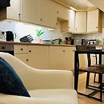 Wimbledon Elegance: 2-Bedroom Retreat