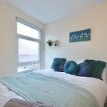 Curve Apartments