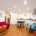 Pass The Keys Modern 2-Bed Apartment With Private Balcony, Near Dalston Junction Station - Ideal Urban Retreat!