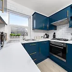 The Holloway Suite - 1Br Modern Apartment