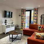 Modern en-suite room&self catering in london