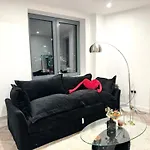Stunning Property With London City And River Views