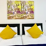 London Studio Apartments, Private Bathroom, Kitchenette, Parking, Np2