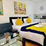 London Studio Apartments, Private Bathroom, Kitchenette, Parking, Np2