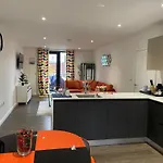 Modern en-suite room&self catering in london