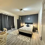 Park Lane Beautiful Apartment