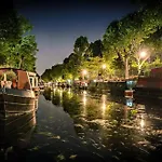 Executive Houseboat In Little Venice