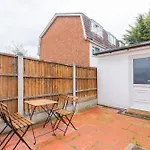 Spacious 4Bd Home Near Excel London!