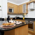 2 Bedroom Flat In Pimlico & Westminster