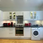 Queen Bedroom In Maida Vale