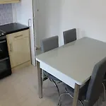 2 Bedroom Entire Flat 2 Minutes From Underground
