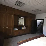 London Stockwell Station Apartment
