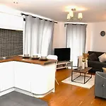 Sleeps 4 - Private Balcony - Wheelchair Accessible