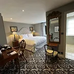 No. 30 Knightsbridge