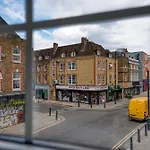 Chic 2 Bedroom Apartment Near Liverpool Street By Gold Stays