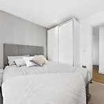 Wonderful Luxury 2Br Oasis In Enctre London