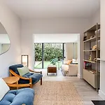 Renovated Historic Home & Garden In City Enclave