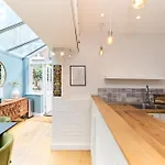 The Fulham Hideout - Modish 2Bdr Flat With Patio