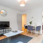 One Bed Apt By Livestay Short Lets & Serviced Accommodation London