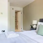 Chelsea Harbour Luxury Apartment