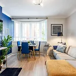Kensington Balcony Condo For 6