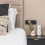 Urban Duo Escape: Trendy Studio With Twin Beds