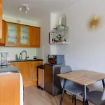 Refurbished Kensington Studio With Balcony Near Tube