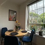 London Bridge Apartment