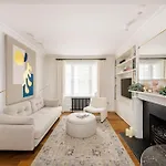 Luxury 3-Bed Pavilion Road Residence