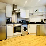 Stylish Central Apartment 2Mins From Major Station