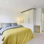 Luxurious 2-Bedroom Apartment