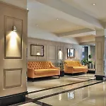 South Kensington, Piccolo Paradiso
