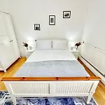 Lovely Two Bedroom Apartment In Paddington